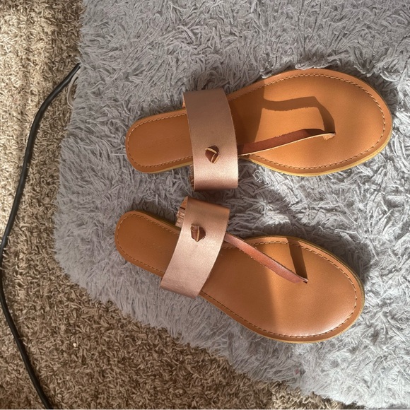 Elegant Tan Leather Sandals - Picture 2 of 2